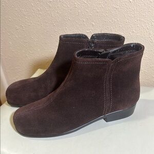 Aerosoles Suede booties size 7 1/2